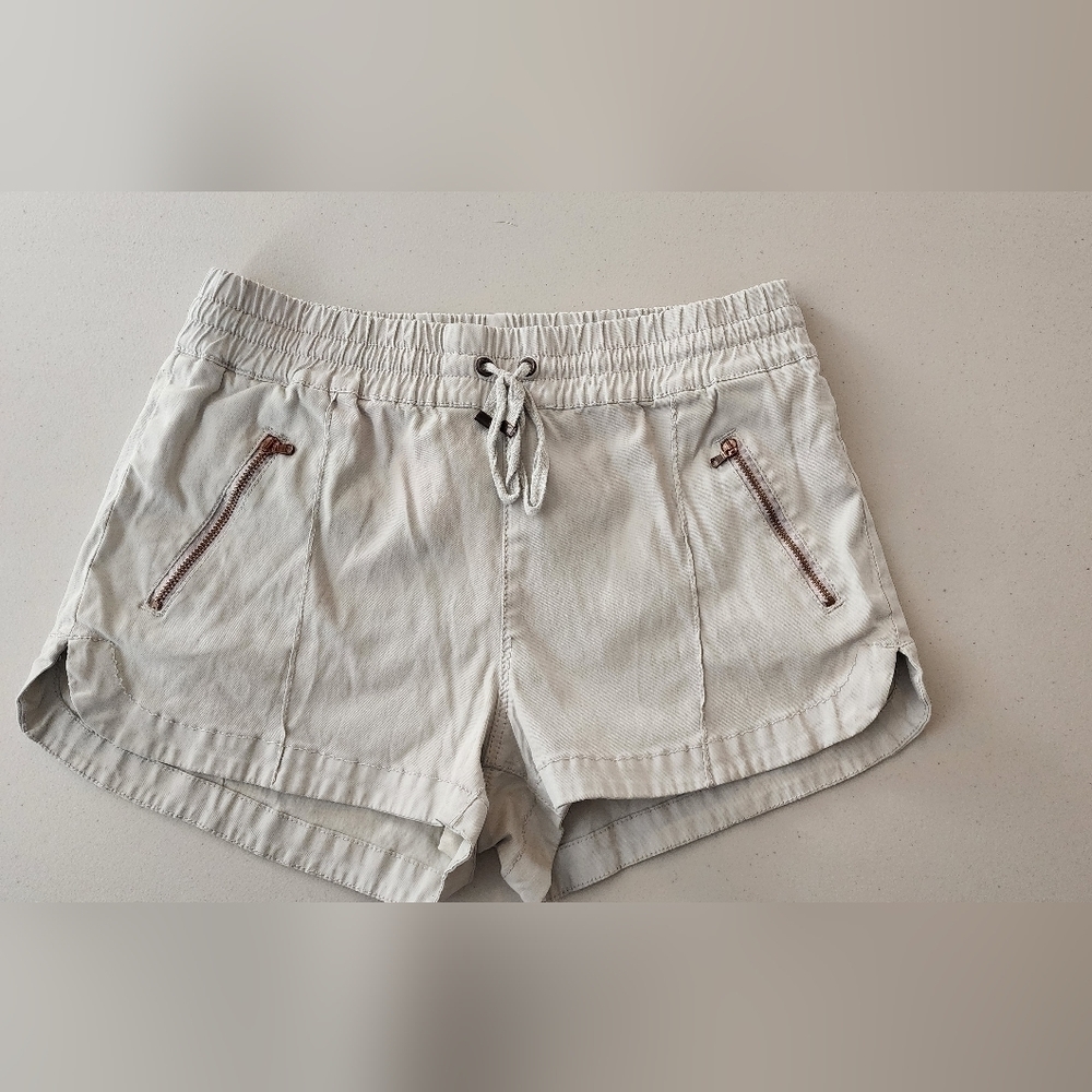 Leara Women's Tan Cargo Short Size 4.